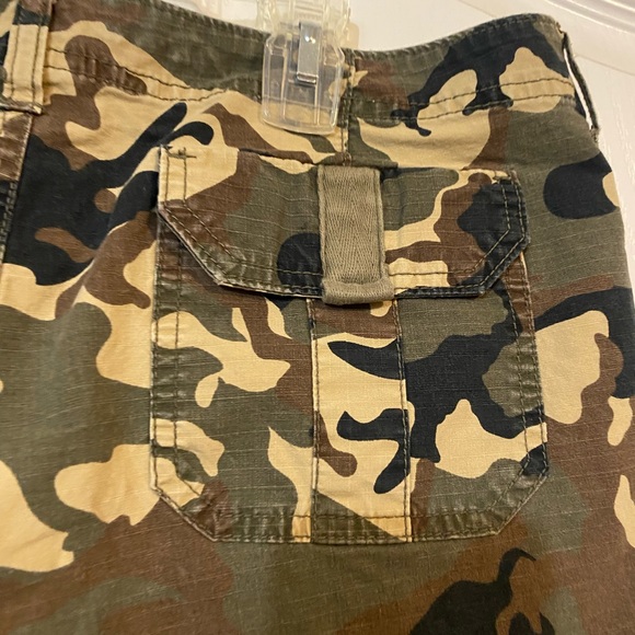 💰🔥 Y2K camo shorts - Picture 4 of 4